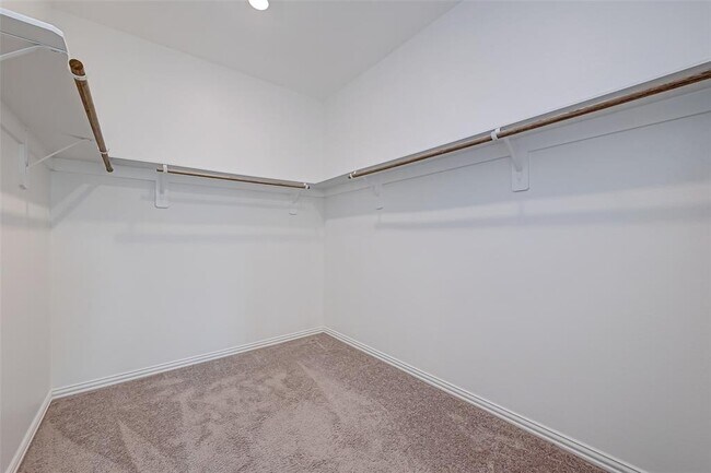 Building Photo - 30822 Lake Spur Mnr