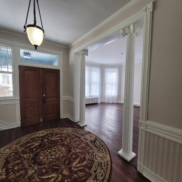 Building Photo - 233 S Prospect St