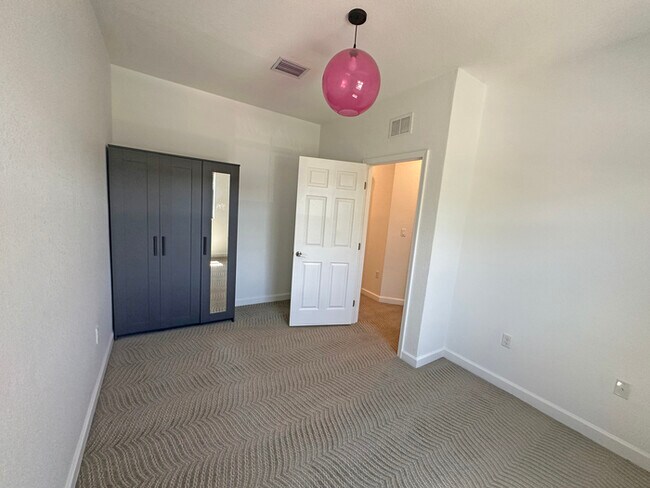 Building Photo - Stylish 3-Bedroom Home with Pool, Garage &...