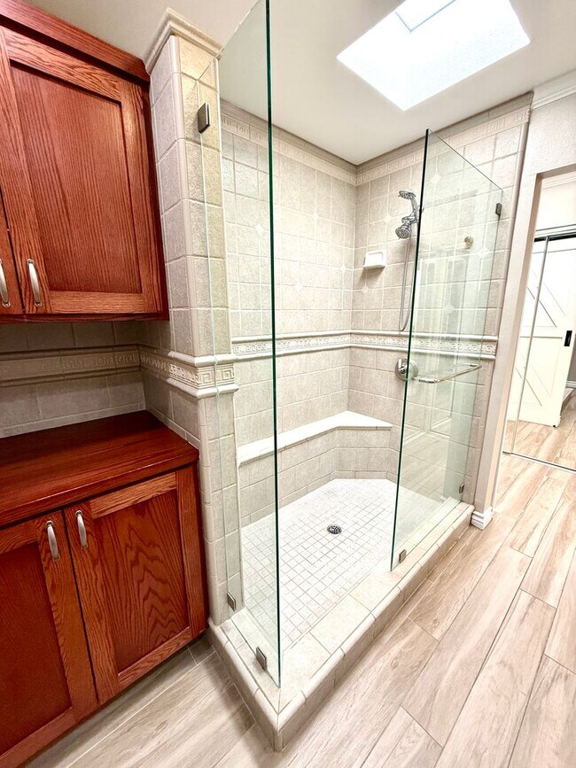 Building Photo - Coveted Highpoint Property