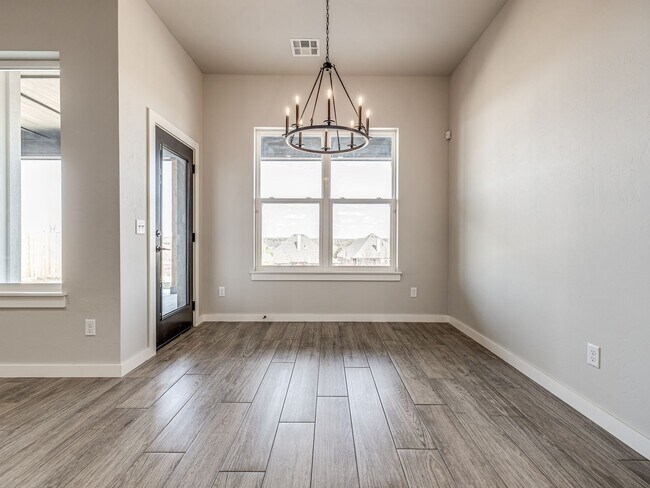Building Photo - Newer Beautiful home in East Edmond + 4 Be...