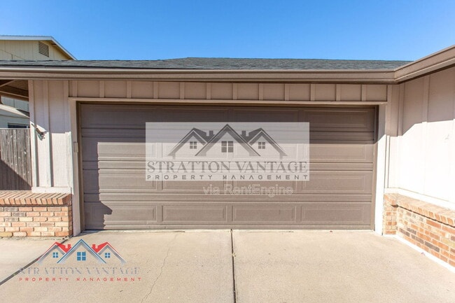 Building Photo - 944 W Meseto Ave