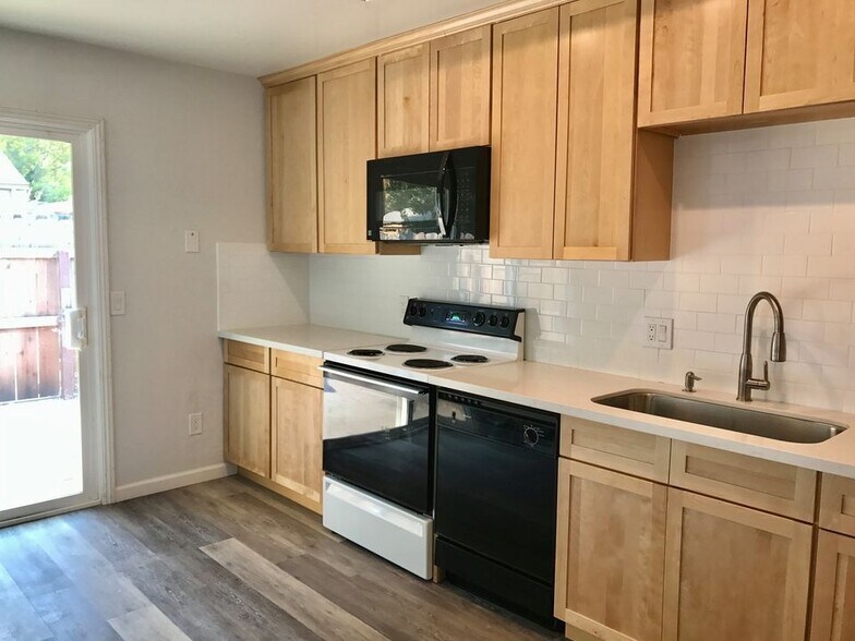 Building Photo - 515 Semple St