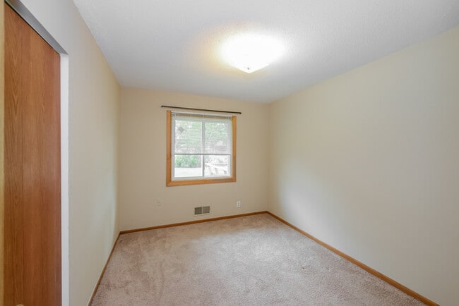 Building Photo - 1218 Skillman Ave E