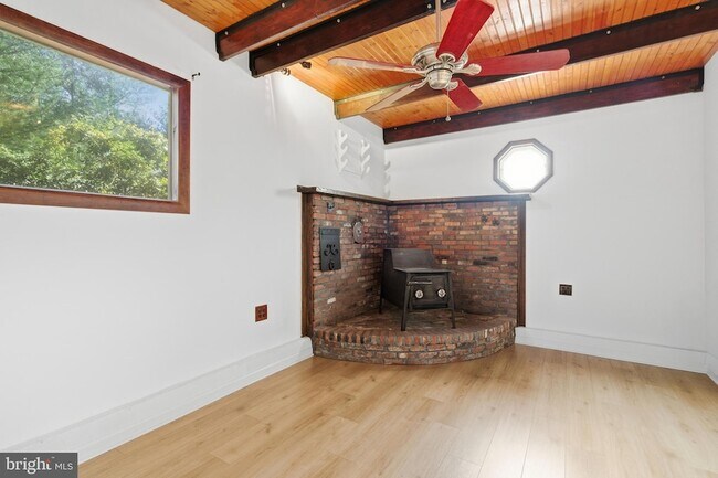 Building Photo - 218 Holly Ave