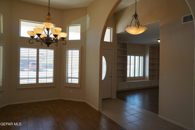Building Photo - 6693 Capitan Ridge