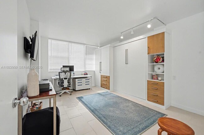 Building Photo - 3301 NE 5th Ave