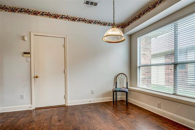 Building Photo - 2304 Greenview Dr