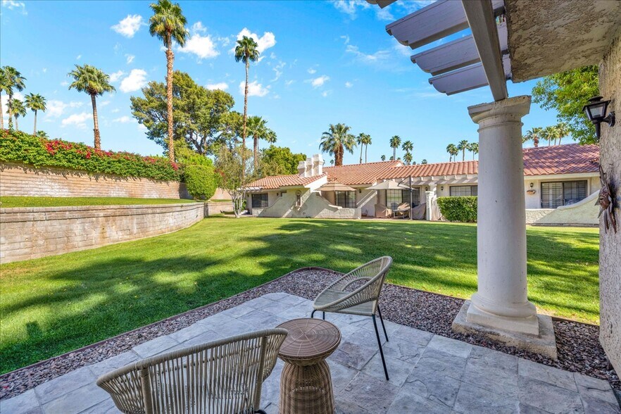 Building Photo - 2701 E Mesquite Ave