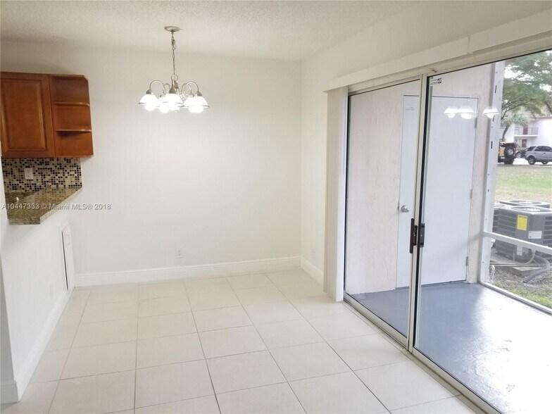 Building Photo - 9521 SW 138th Pl