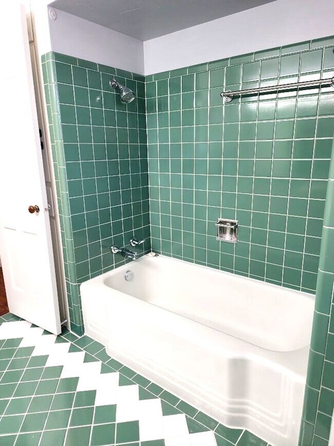 Building Photo - 2 Bed 1.5 Bath 1 Car Garage in the GRADY MUSGRAVE LAKESIDE Addition