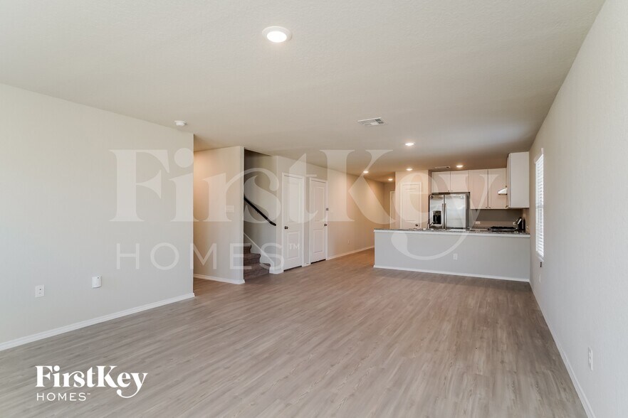 Building Photo - 9966 Sarrebourg St