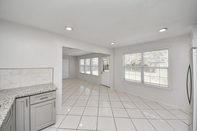 Building Photo - 8026 Big Oak Trail Dr