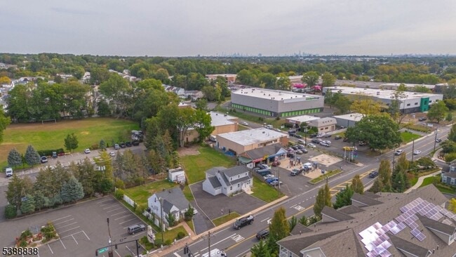 Building Photo - 2429 Vauxhall Rd