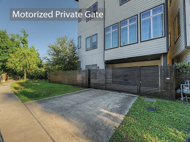 Building Photo - 1226 W 26th St