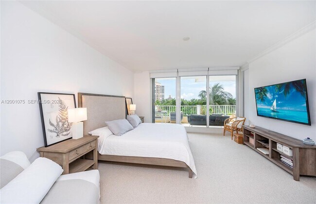 Building Photo - 789 Crandon Blvd