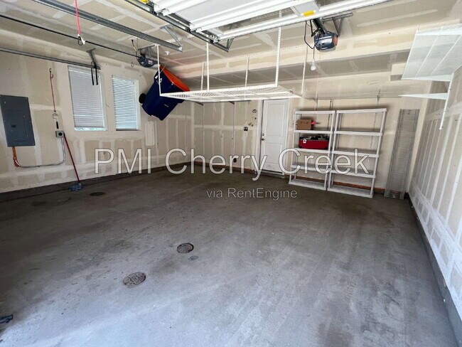 Building Photo - 9010 E Caley Way