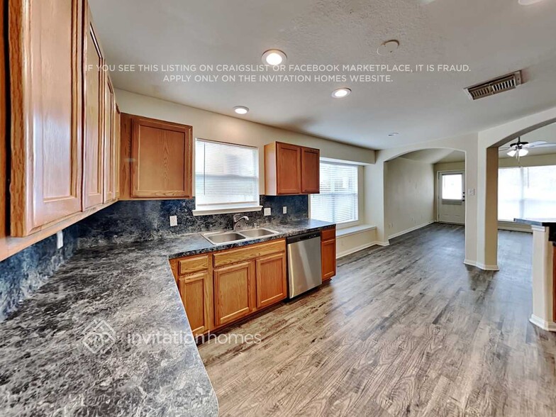 Building Photo - 3525 Stonehenge Dr