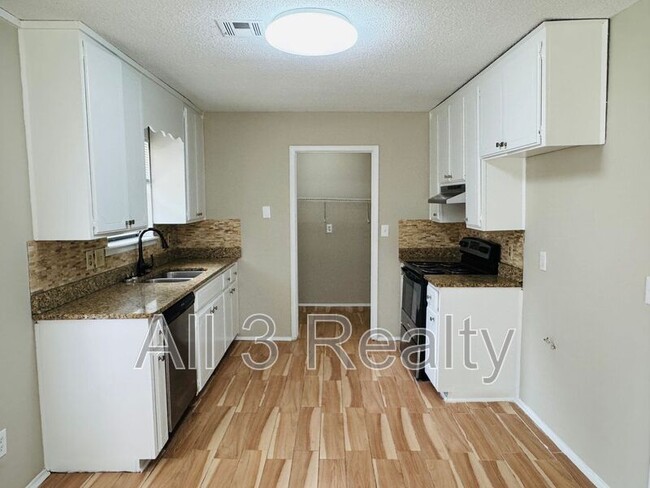 Building Photo - 4107 Beardsley Dr