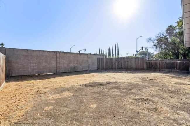 Building Photo - 2410 Lincoln Blvd