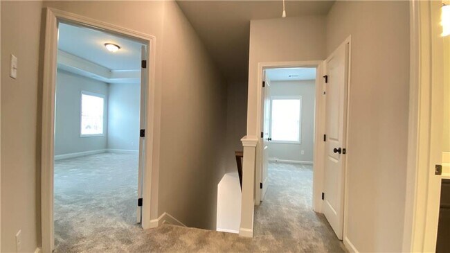 Building Photo - 4591 Silver Oak Dr SW