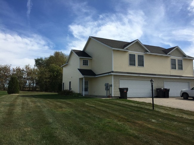 Building Photo - 2454, 2456 Millview Zeeland, MI 49464