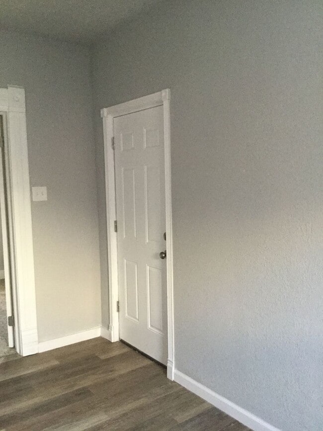 Building Photo - 2+ Bedroom home Near Downtown!