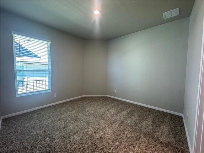 Building Photo - 423 Cross Barn Blvd