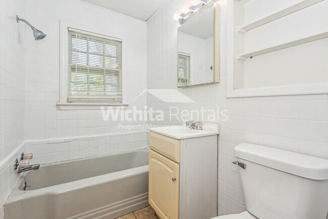 Building Photo - 3 bedroom 1 bath home