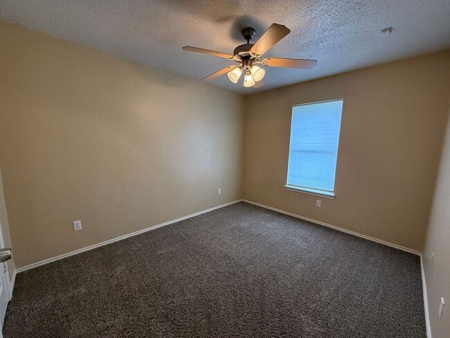 Building Photo - 2409 Pixton Dr