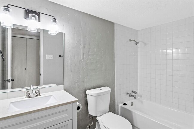 Building Photo - 519 Windsor Dr