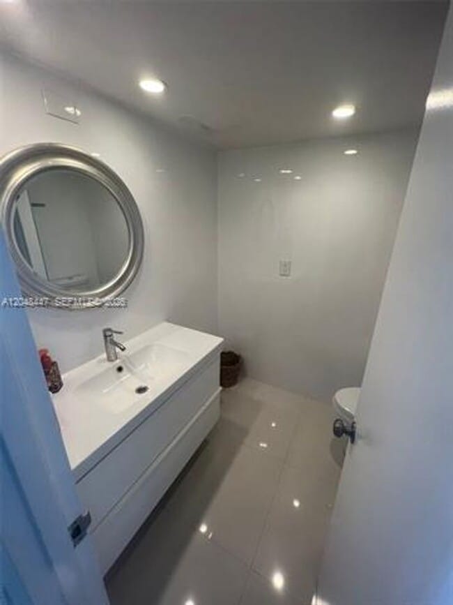 Building Photo - 5701 Collins Ave