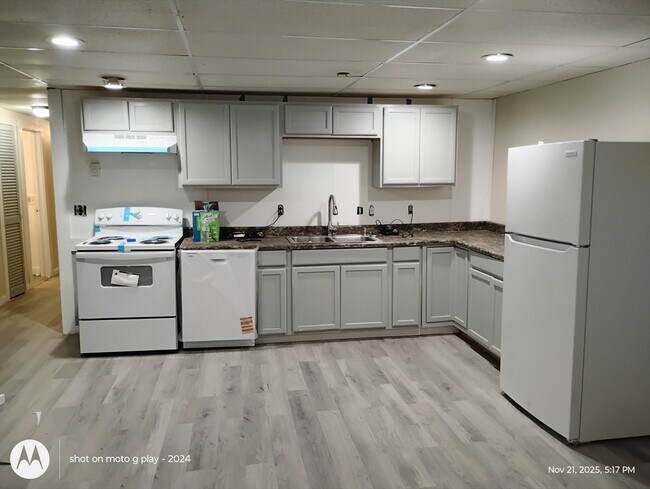 Primary Photo - 93 Pleasant St