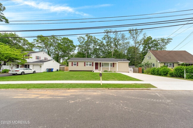 Building Photo - 895 Raleigh Dr