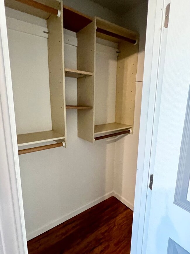 Building Photo - High speed internet included - 3 bedroom t...