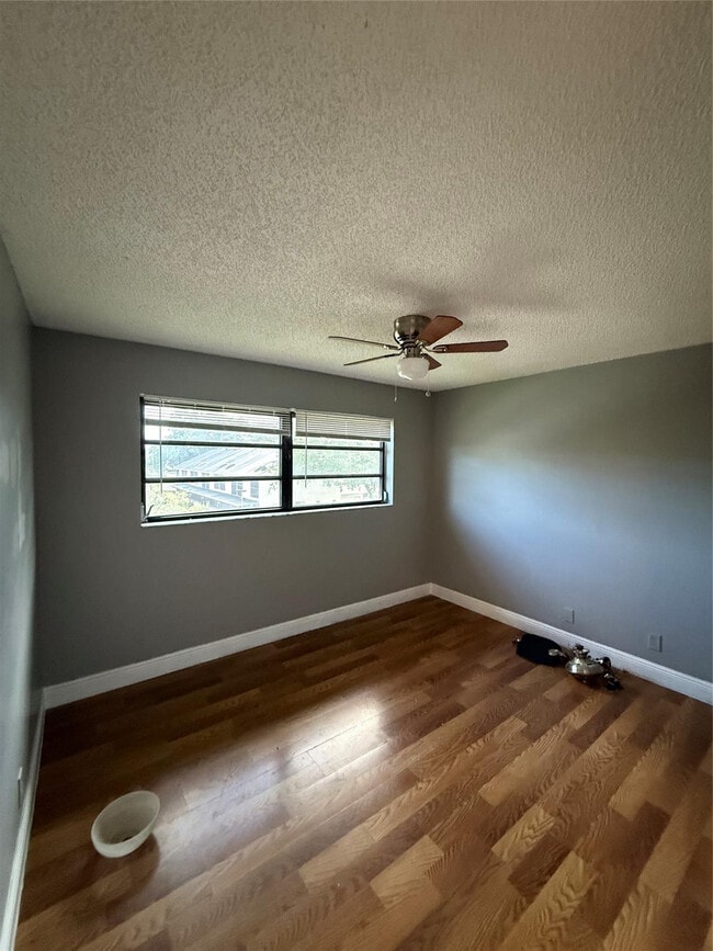 Building Photo - 2033 Coral Ridge Dr