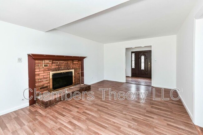 Building Photo - 6206 Redwood Ln