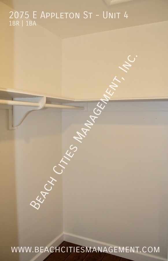 Building Photo - 2075 E Appleton St