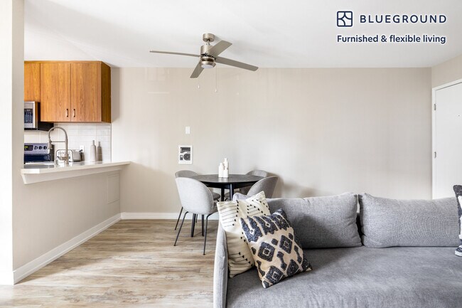 Building Photo - 616 Esplanade-SI FL2-ID440