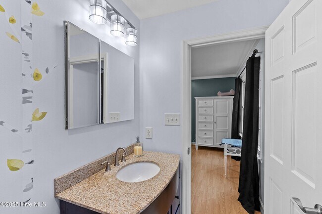 Building Photo - 327 Plantation Dr