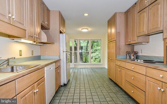 Building Photo - 9531 Old Creek Dr