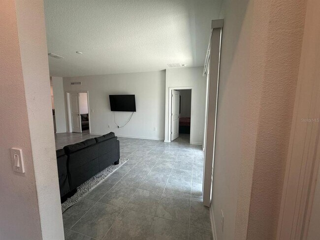 Building Photo - 2075 Punch Bowl Ave