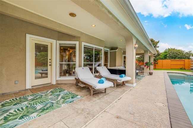 Building Photo - 13911 Royal Springs Ct
