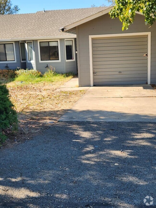 Building Photo - Duplex in Lake California