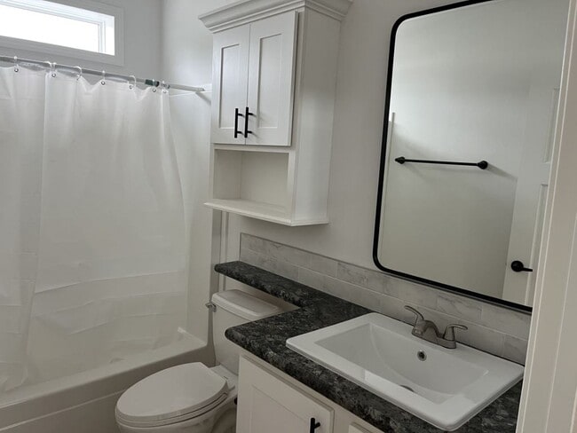 Building Photo - 4208 Long Lake Way