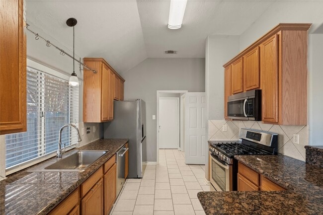 Building Photo - 12602 Stratford Heights Dr