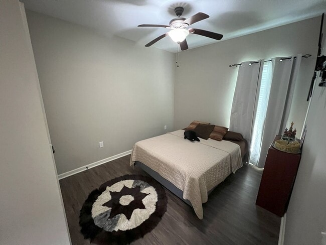 Building Photo - 3 Bedroom 2 Bath home located in Lakeside ...