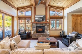 Building Photo - 10116 Sagebrush Ct