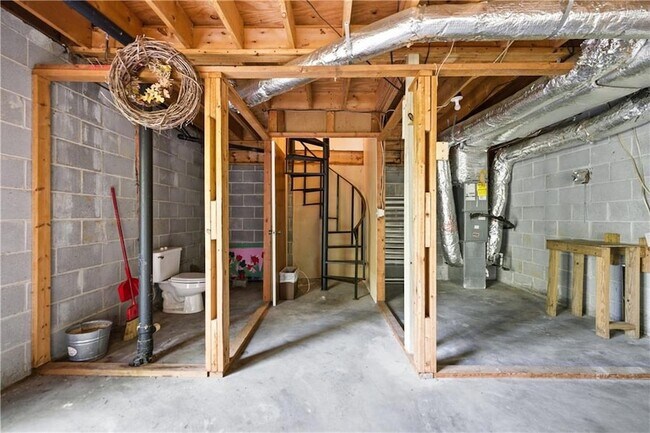 Building Photo - 114 Cherokee Dr S