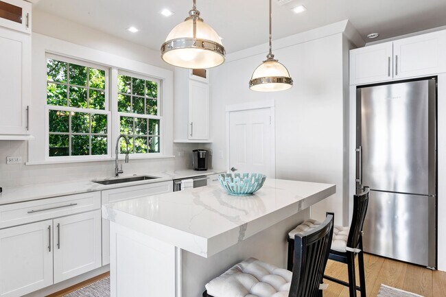 Building Photo - 141 Australian Ave